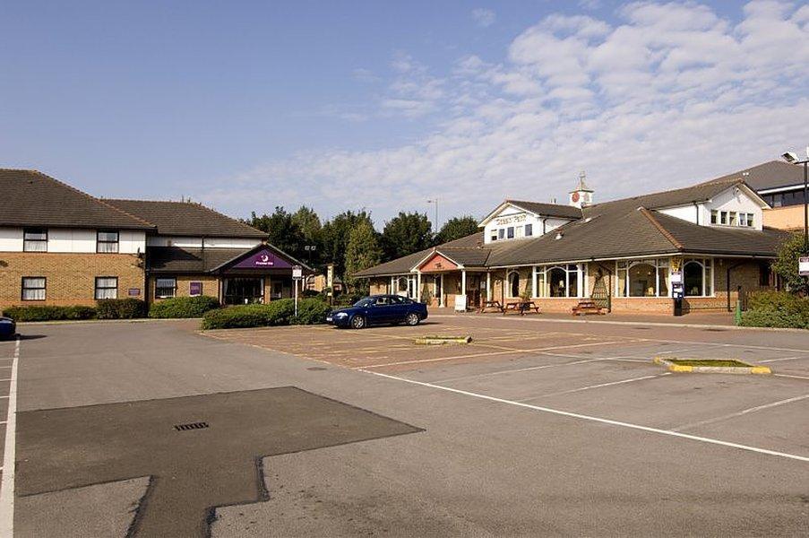 Premier Inn Cardiff City South Exterior photo