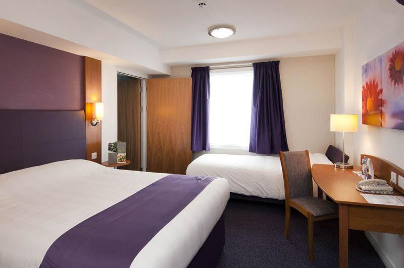 Premier Inn Cardiff City South Exterior photo