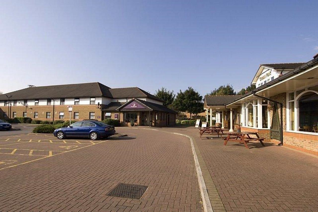 Premier Inn Cardiff City South Exterior photo